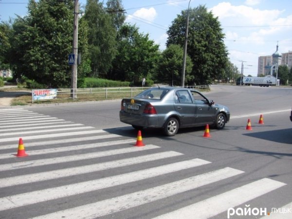 Весільний кортеж збив пішохода в Луцьку. ФОТО