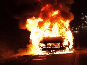 На Рівненщині згоріла машина волинянина