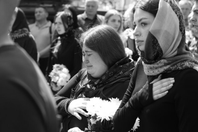 Лучани віддали останню шану полеглому на війні земляку