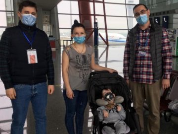 Волинянка, яка застрягла у Китаї із важкохворим 5-річним сином, уже вдома