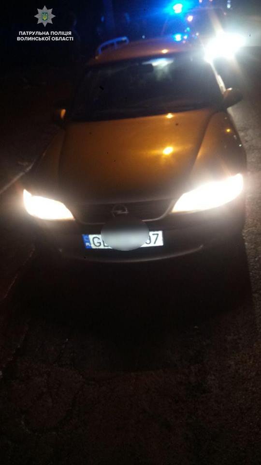Уночі Луцьком на «бляхах» їздив чоловік з наркотиками. ФОТО. ВІДЕО