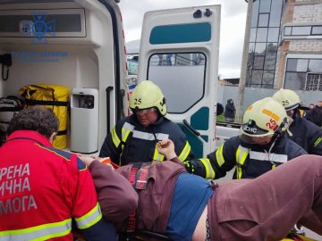 ДТП на Конякіна: потерпілого деблокували рятувальники. ФОТО