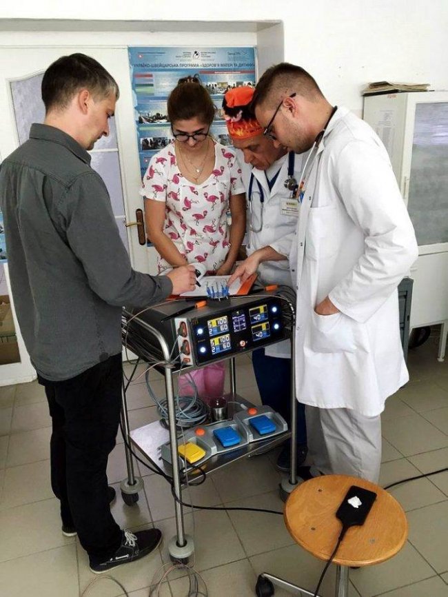 Луцькій лікарні подарували сучасний апарат для електрохірургії. ФОТО