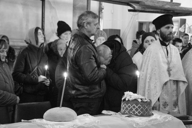 Лучани провели в останню путь Захисника Юрія Волошина