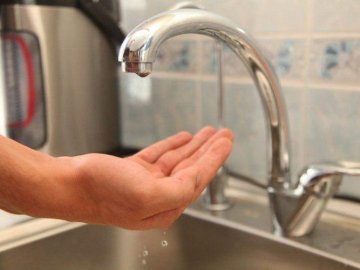 У двох луцьких будинках з кранів тече ледь тепла вода