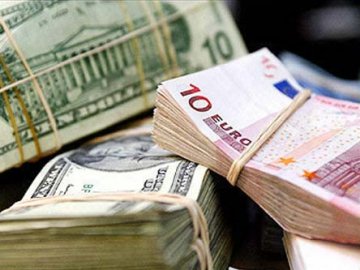 Українцям дозволили вільно ввозити більше 10 тисяч євро