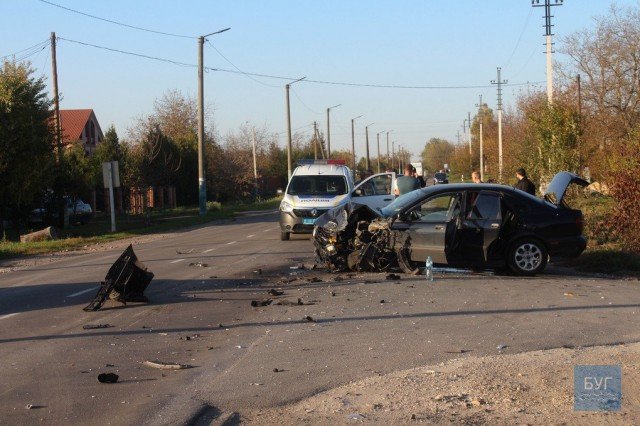 Небезпечний обгін: на Волині зіткнулись бус та легковик. ФОТО