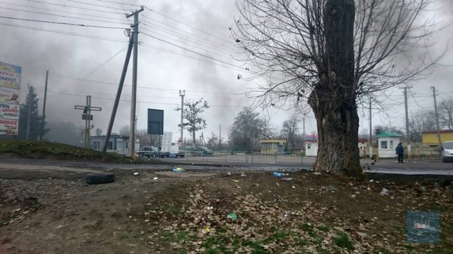 На «Устилузі» заблокували дорогу: «бляхарі» палять шини і ускладнюють рух. ФОТО. ВІДЕО