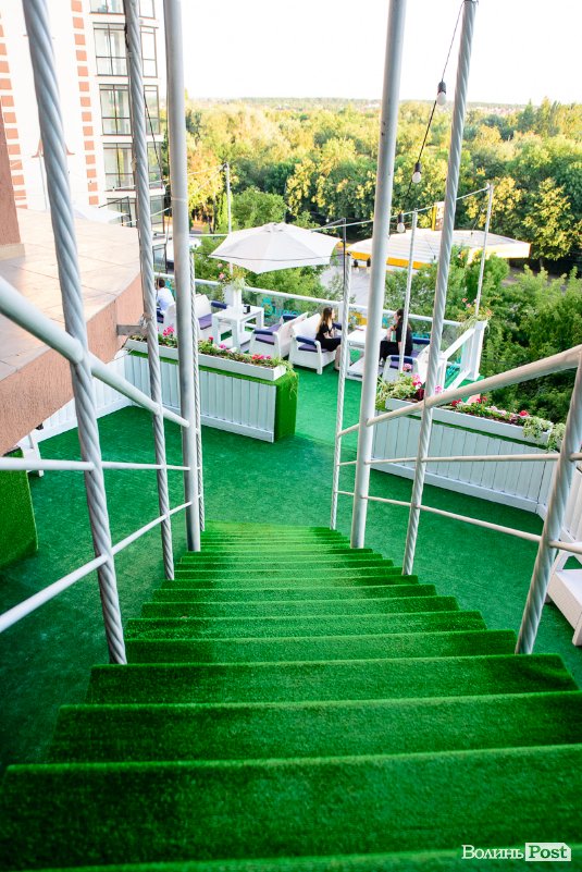У Луцьку відкрили нову літню терасу із неймовірним краєвидом на місто*