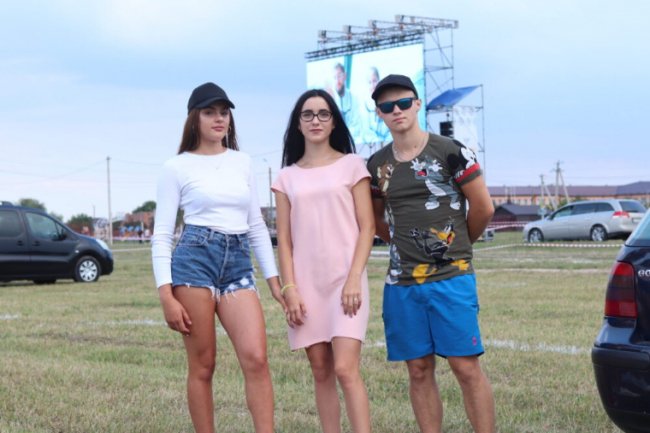 Під Луцьком влаштували автофестиваль. ФОТО