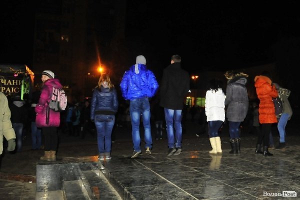 Як у Луцьку музиканти розважали люд на Євромайдані. ФОТО. ВІДЕО