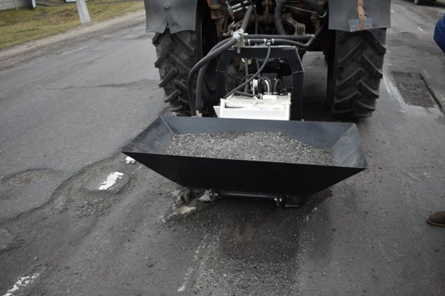 На Волині тестують нове обладнання для ремонту доріг. ФОТО