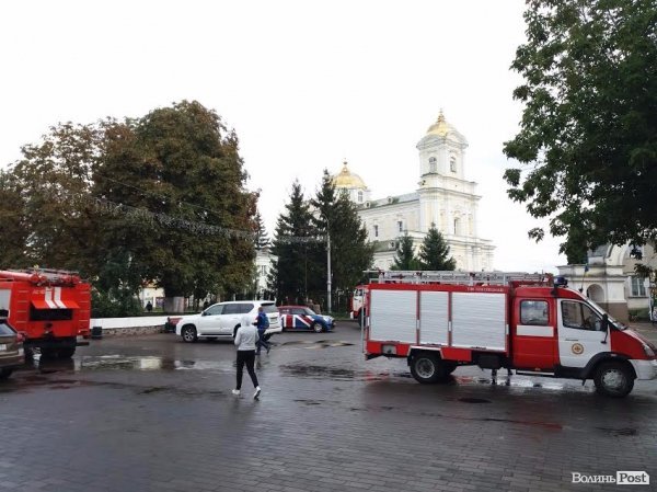 Лучан нажахала раптова поява пожежних машин в центрі міста. ФОТО