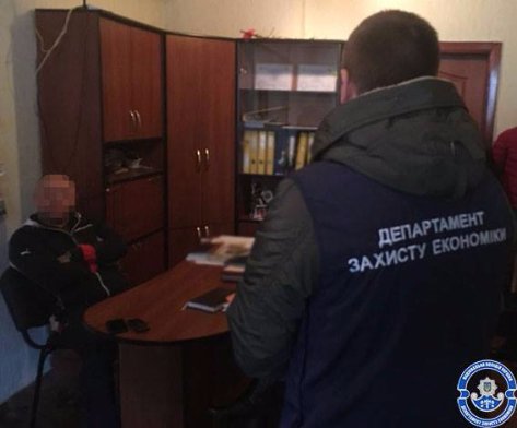 У Луцьку на хабарі спіймали підприємця та екс-правоохоронця