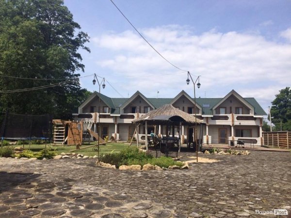 Молодіжні лідери міста Луцька розважалися на Світязі. ФОТО