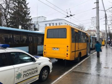 У центрі Луцька зіткнулися маршрутки. ФОТО