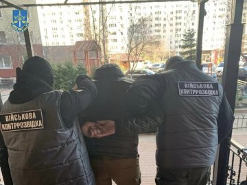 Посадовець Київської ОВА під виглядом капелана намагався шпигувати за українськими десантниками