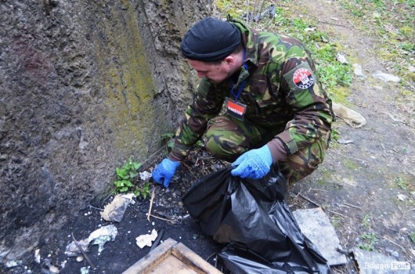 У Луцьку прибирали парк в 40-му кварталі. ФОТО