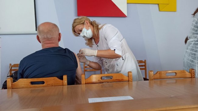 У Луцькій райраді посадовці отримали щеплення від коронавірусу