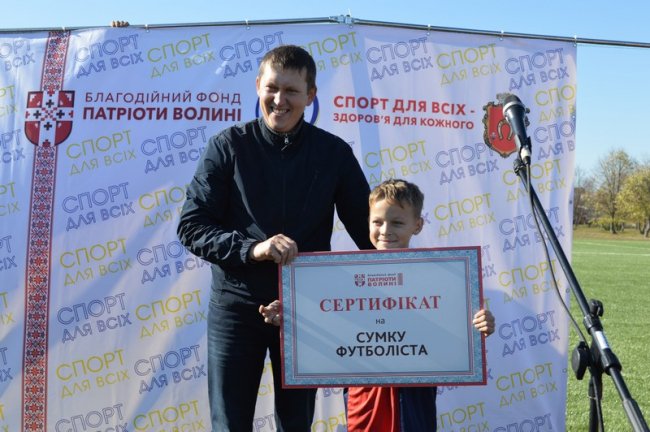 У Ковелі відкрили найбільше на Волині футбольне поле зі штучним покриттям. ФОТО