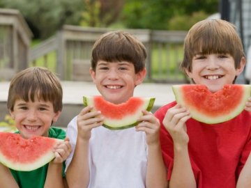 Українським сім’ям виплачуватимуть допомогу за третю дитину