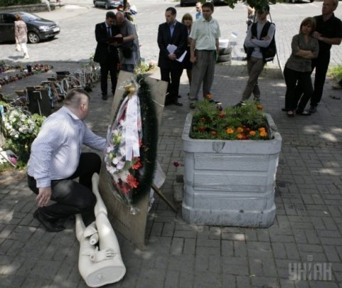 На Майдані з манекенами розслідують розстріл Небесної сотні. ФОТО