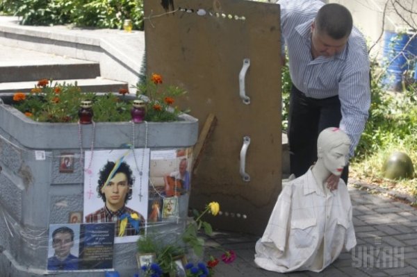 На Майдані з манекенами розслідують розстріл Небесної сотні. ФОТО