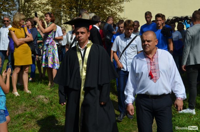 Танець від ректора і завдання від губернатора: як у луцькому «політесі» першачків зустрічали. ФОТО