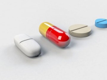 Чому українці масово скуповують вітаміни через пандемію і що про це думають лікарі. ВІДЕО