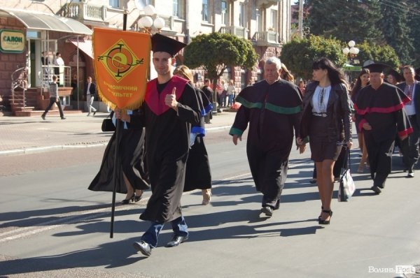 У Луцьку – посвята в студенти «європейського» вишу. ФОТО