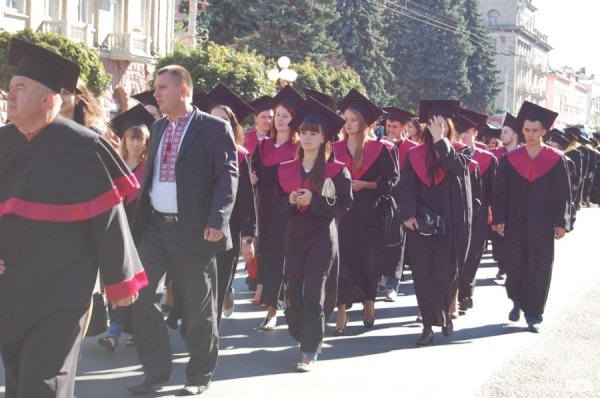 У Луцьку – посвята в студенти «європейського» вишу. ФОТО