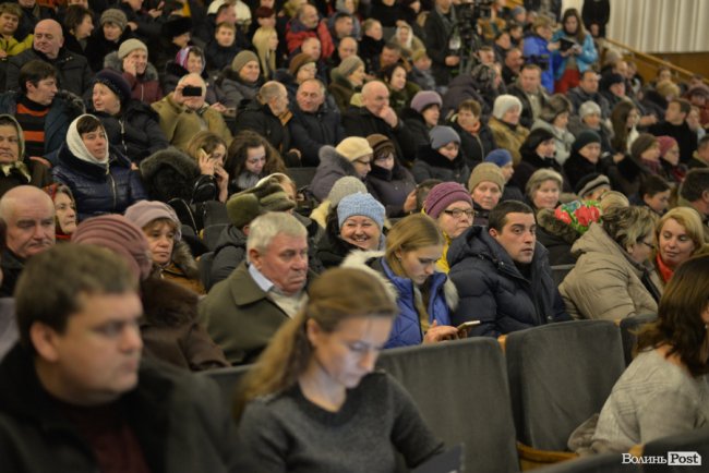 Томос, селфі та колядки: Петро Порошенко на Волині. ФОТОРЕПОРТАЖ