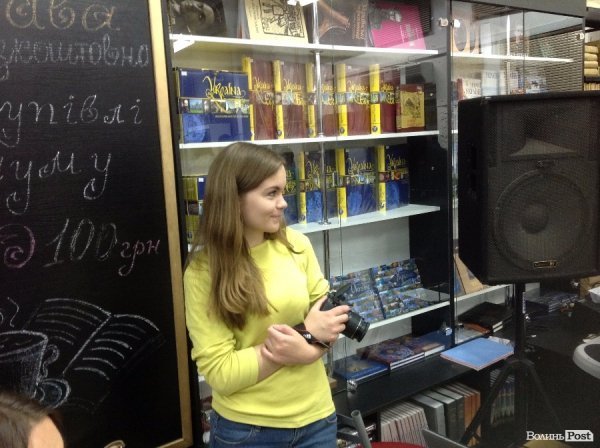У Луцькій книгарні «заговорили» книги. ФОТО. ВІДЕО