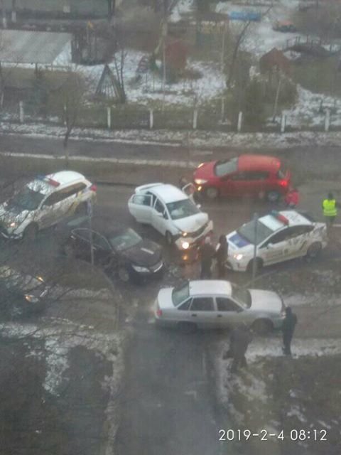 У Луцьку зіткнулися Lexus і Geely: постраждала 11-річна дівчинка. ФОТО