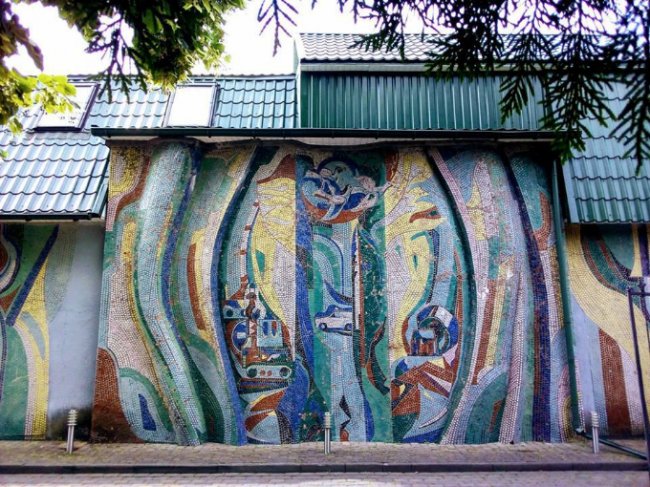 Радянські мозаїки на фасадах луцьких будинків. ФОТО