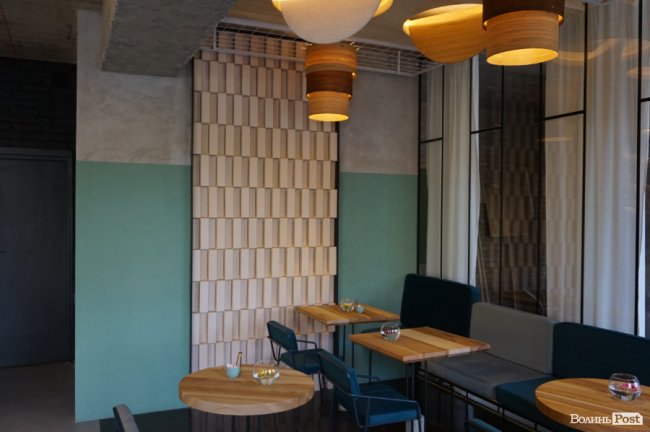 У Луцьку відкрилася кав'ярня, де можна поспостерігати за процесом випікання хліба. ФОТО