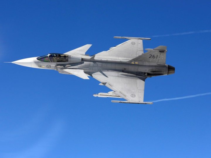 Перші винищувачі Gripen Україна зможе отримати за 10 місяців, - Зеленський