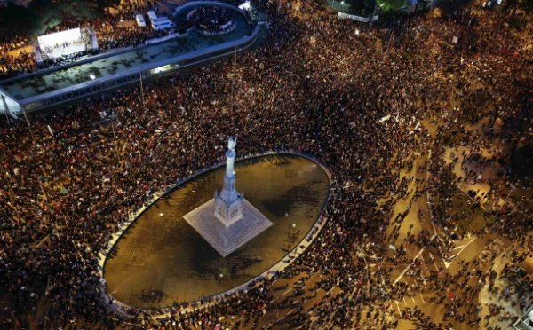 В Іспанії - сутички демонстрантів і поліції. ФОТО