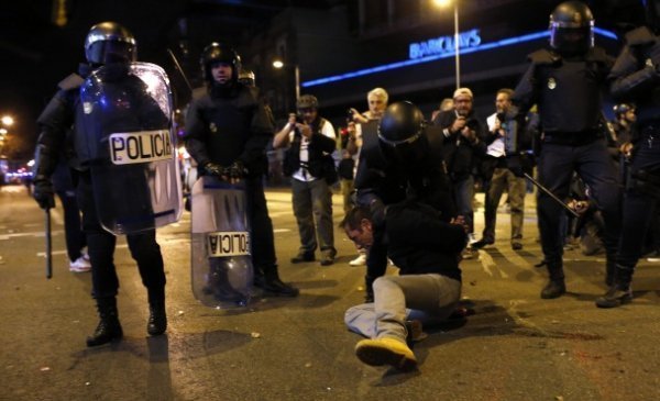 В Іспанії - сутички демонстрантів і поліції. ФОТО