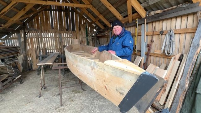Майстер з Волині 40 років виготовляє човни. ВІДЕО