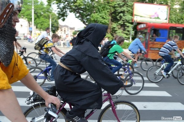 Велодень у Луцьку зібрав більше тисячі людей. ФОТО 