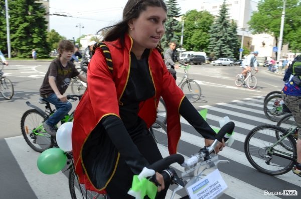 Велодень у Луцьку зібрав більше тисячі людей. ФОТО 