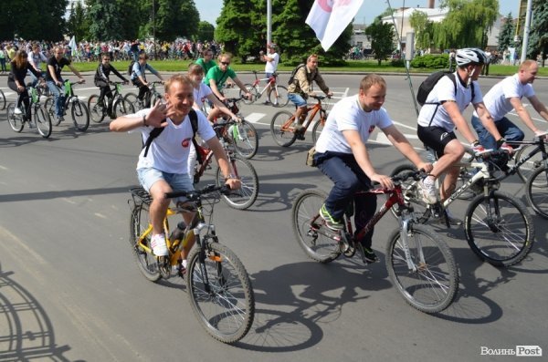 Велодень у Луцьку зібрав більше тисячі людей. ФОТО 