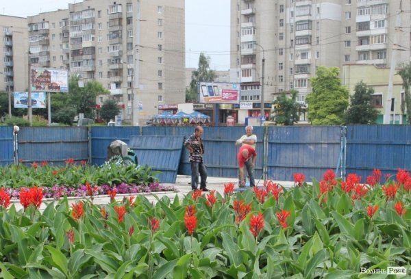 У Луцьку почали зводити пам’ятник Бандері. ФОТО  