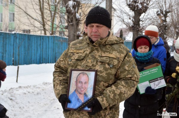 «Десантник пішов у небо»:  у Ківерцях поховали Героя Маріса Камінського