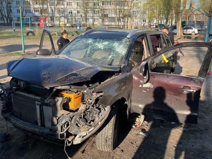 У Дніпрі вибухнуло авто посадовця: він та його дружина поранені