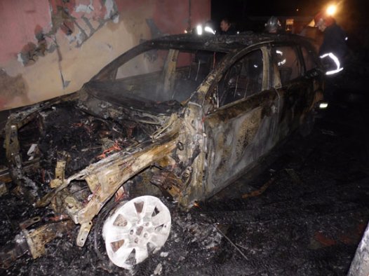 У Рівному спалили авто бізнесмена. ФОТО