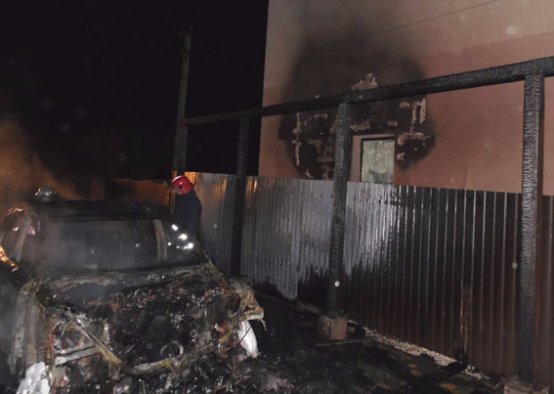 У Рівному спалили авто бізнесмена. ФОТО