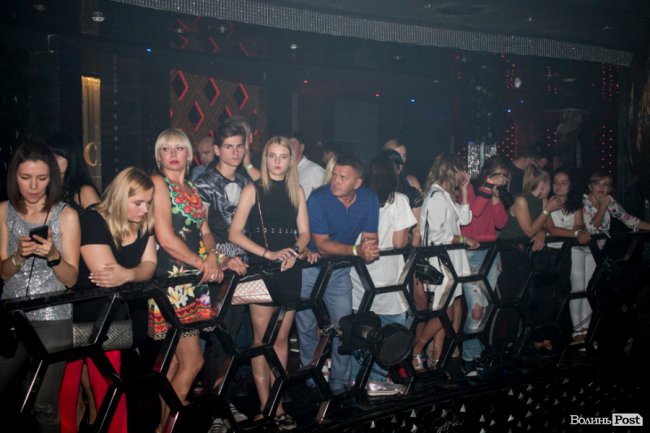 У луцькій «Опері» відгримів концерт Макса Барських. ФОТОРЕПОРТАЖ