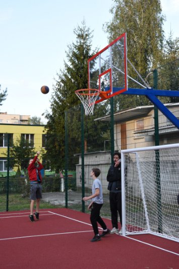 У Луцьку відкрили 12-й сучасний спортивний майданчик. ФОТО